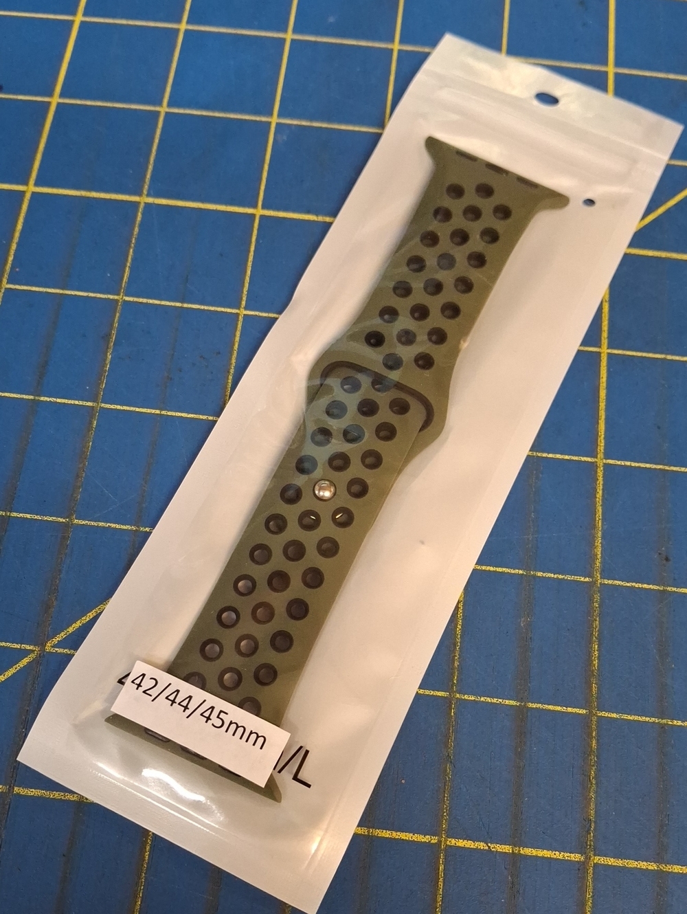 Silicone Watch Band For iWatch (42 44 45) Breathable Flexible Pin/Tuck  M/L